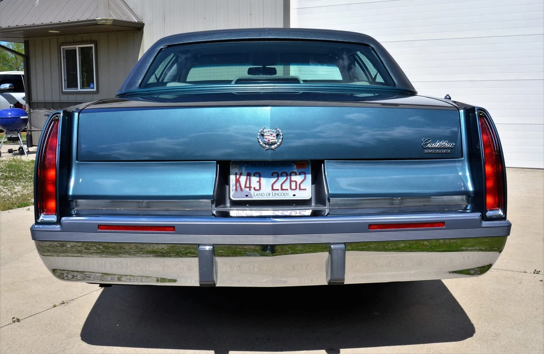 1996 Cadillac Fleetwood - Image 15 of 31