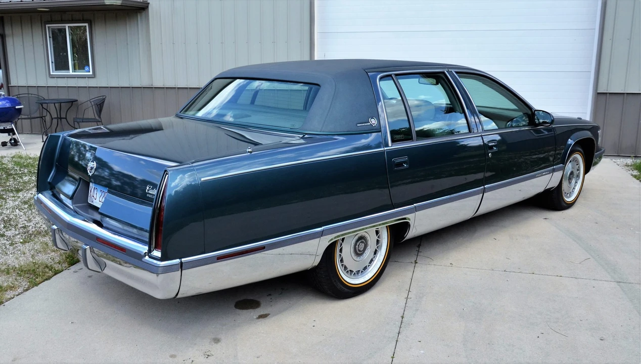 1996 Cadillac Fleetwood - Image 19 of 31