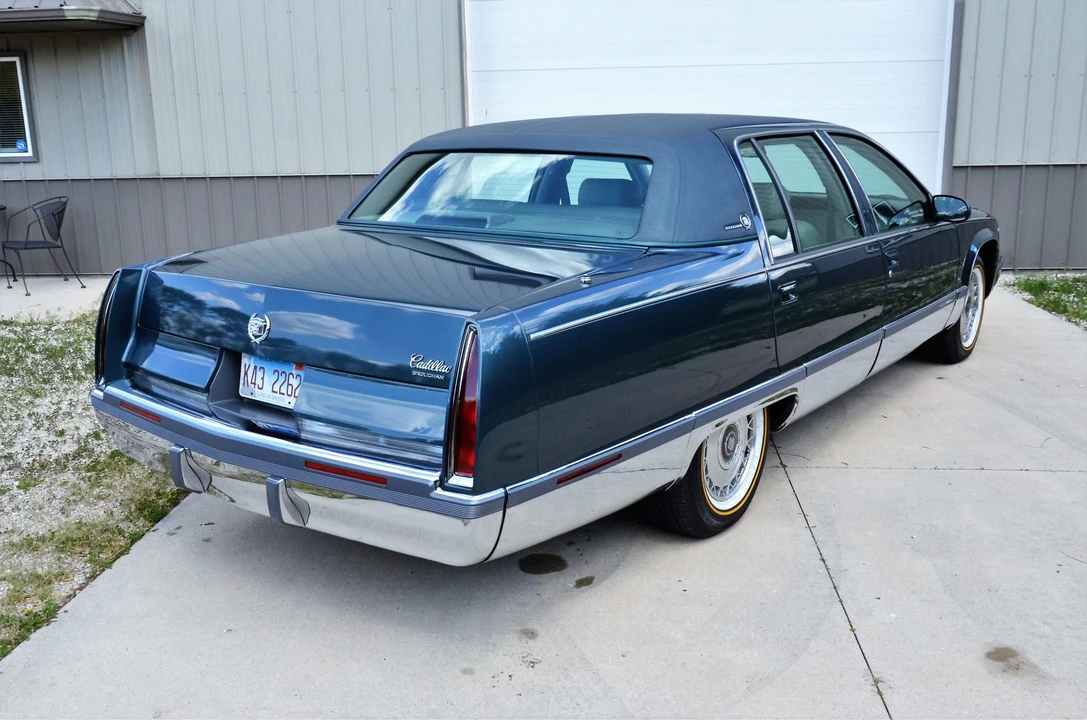 1996 Cadillac Fleetwood - Image 18 of 31