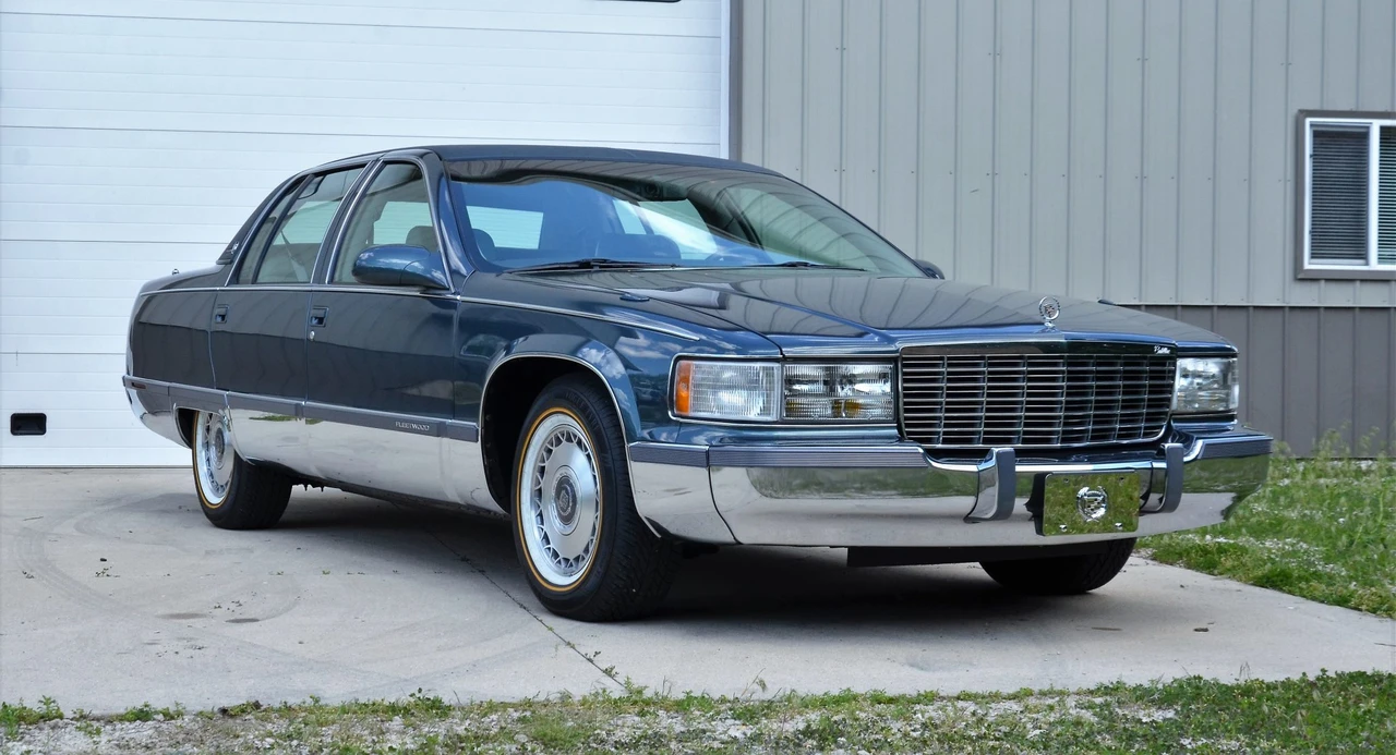 1996 Cadillac Fleetwood - Image 4 of 31