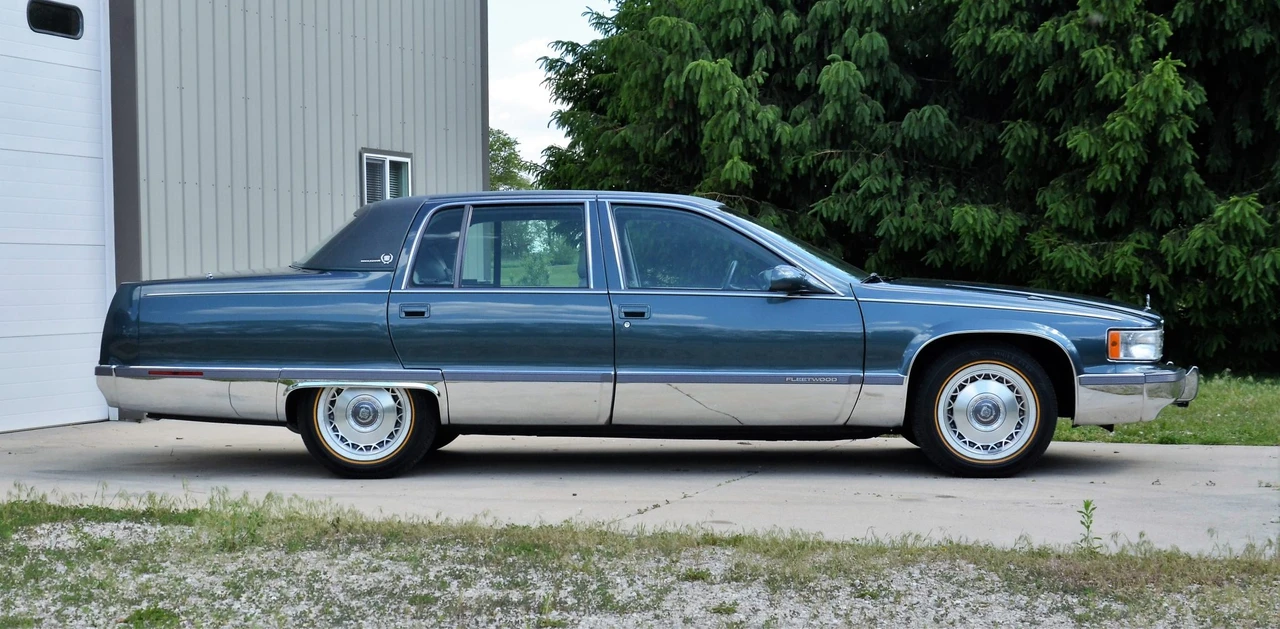 1996 Cadillac Fleetwood - Image 22 of 31