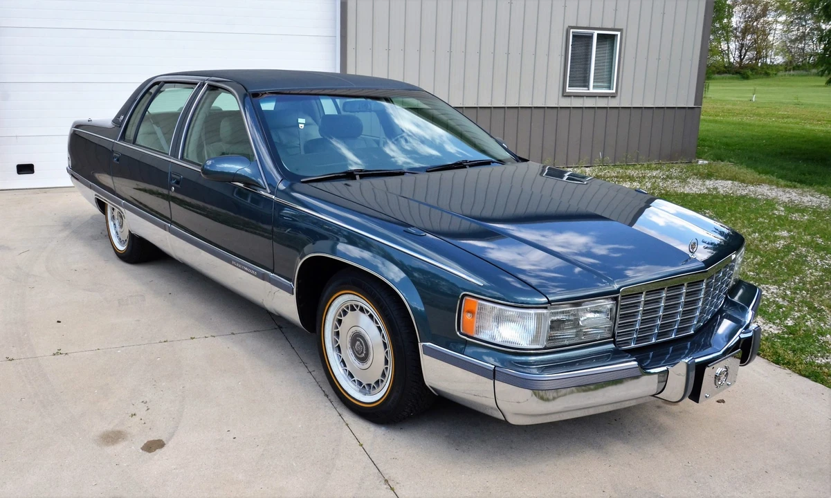 1996 Cadillac Fleetwood - Image 3 of 31