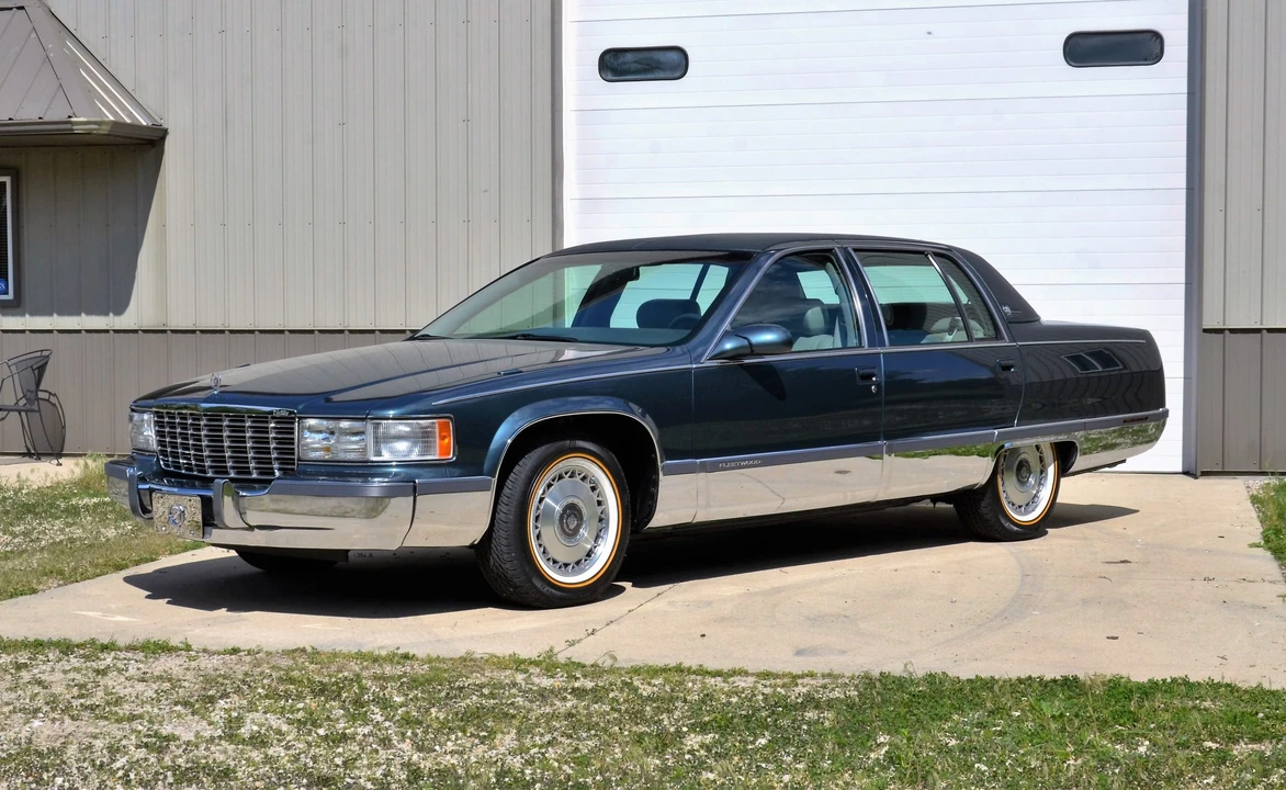 1996 Cadillac Fleetwood - Image 11 of 31