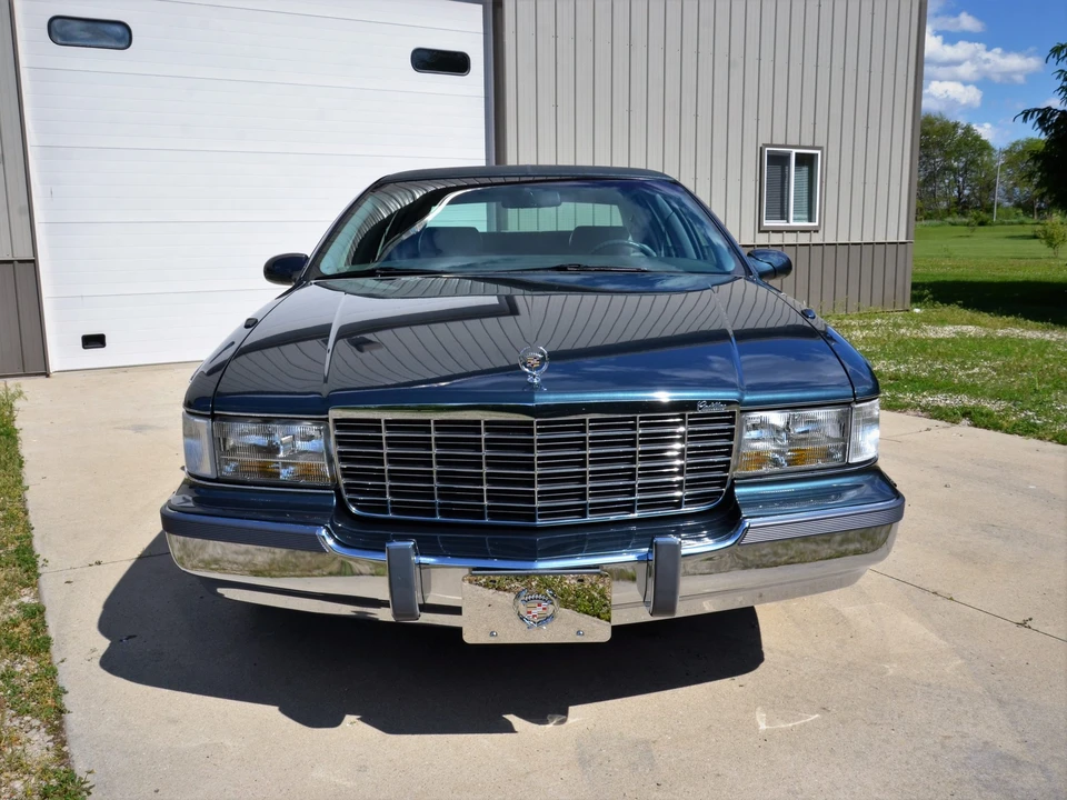 1996 Cadillac Fleetwood - Image 9 of 31