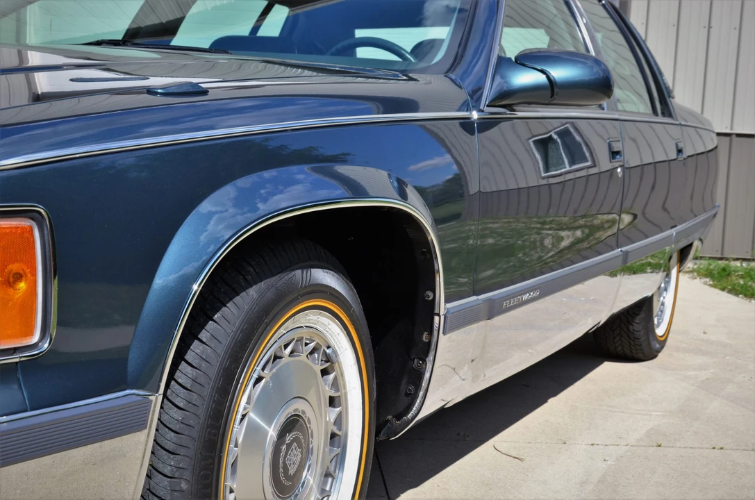 1996 Cadillac Fleetwood - Image 25 of 31