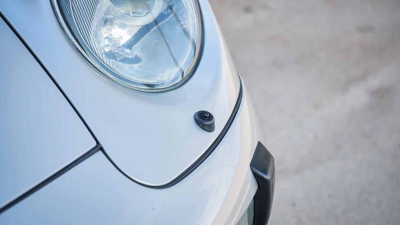 1997 Porsche 993 Carrera 4S - Image 28 of 31