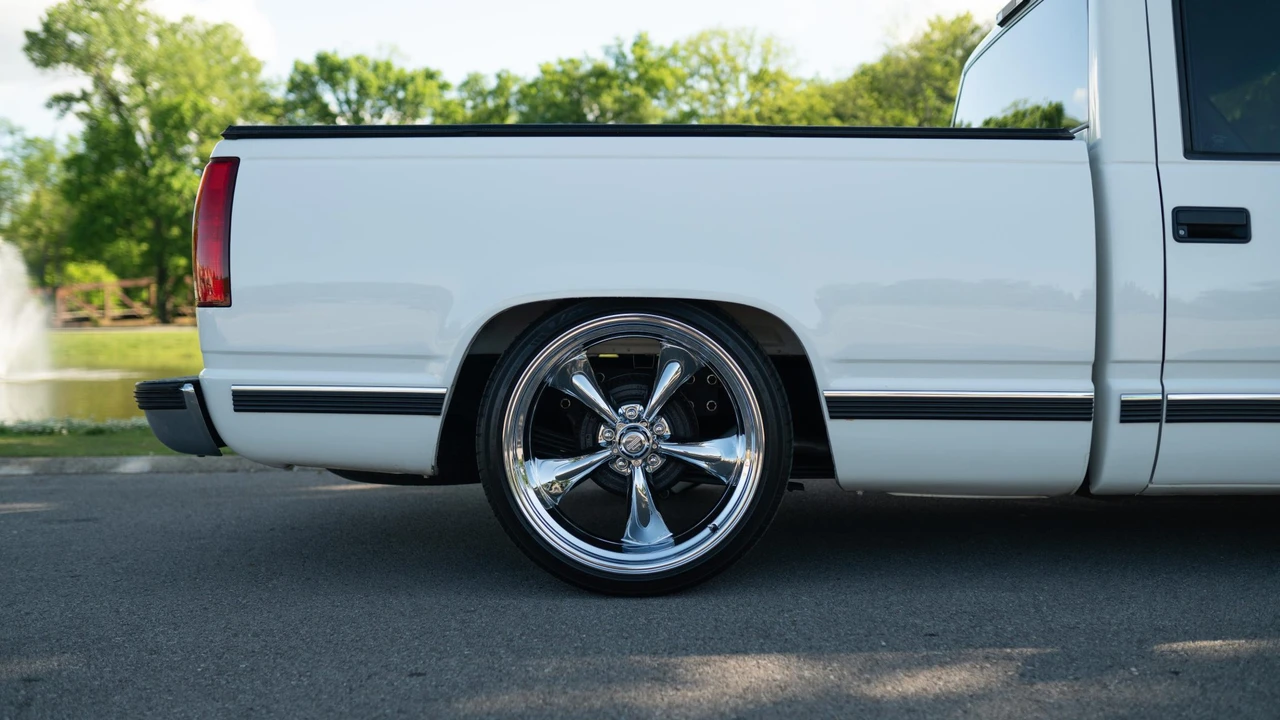1998 GMC Sierra 1st Gen - Image 11 of 31