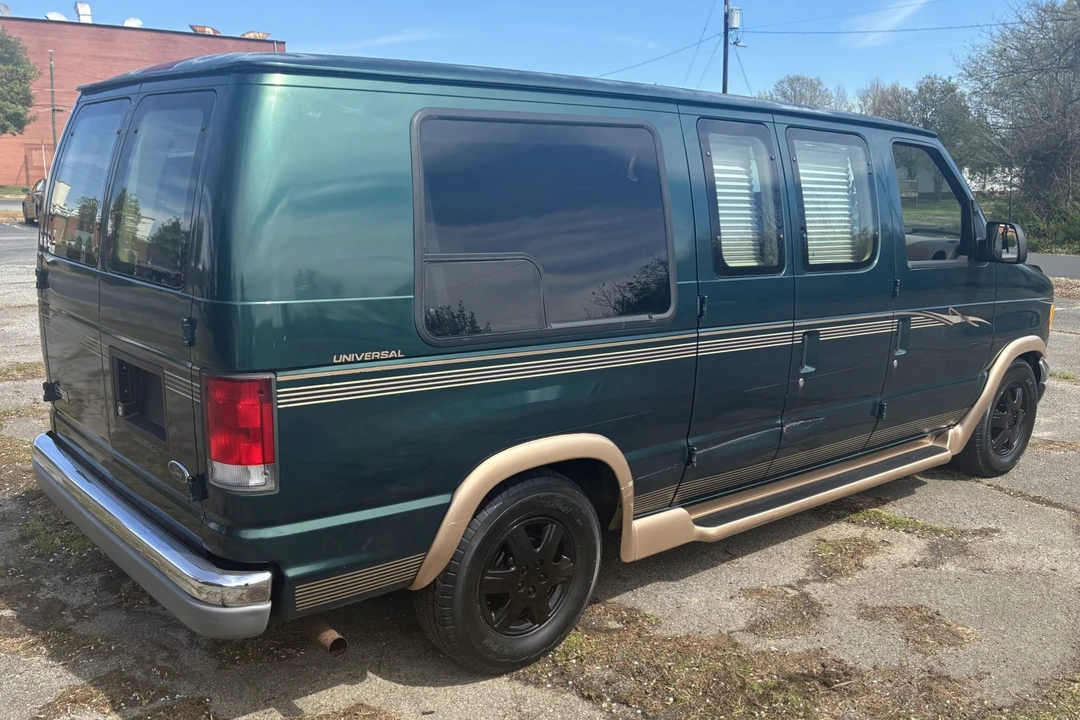 2000 Ford Econoline Van - Image 2 of 8