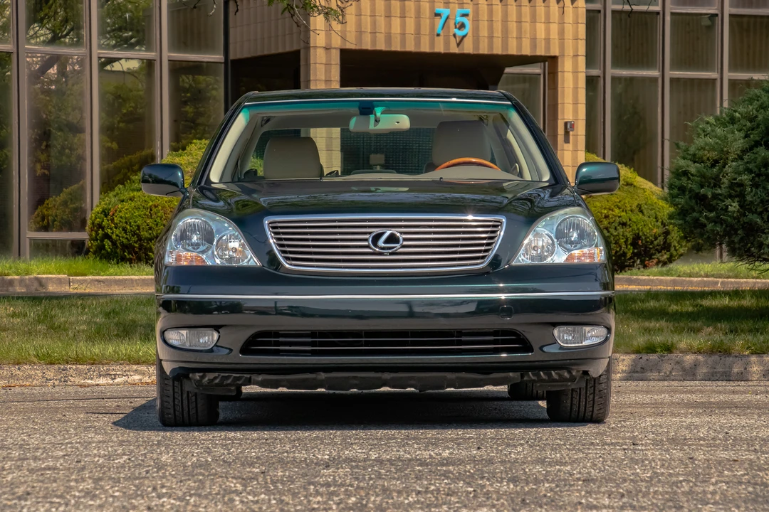 2001 Lexus LS 3rd Gen - Image 25 of 31
