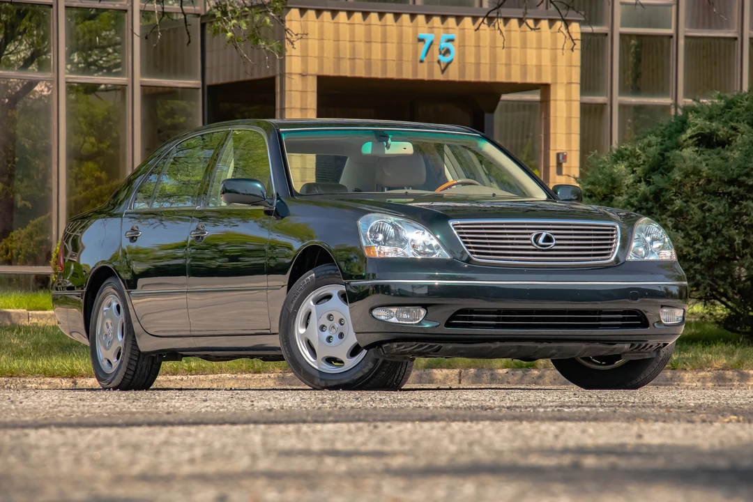 2001 Lexus LS 3rd Gen - Image 21 of 31