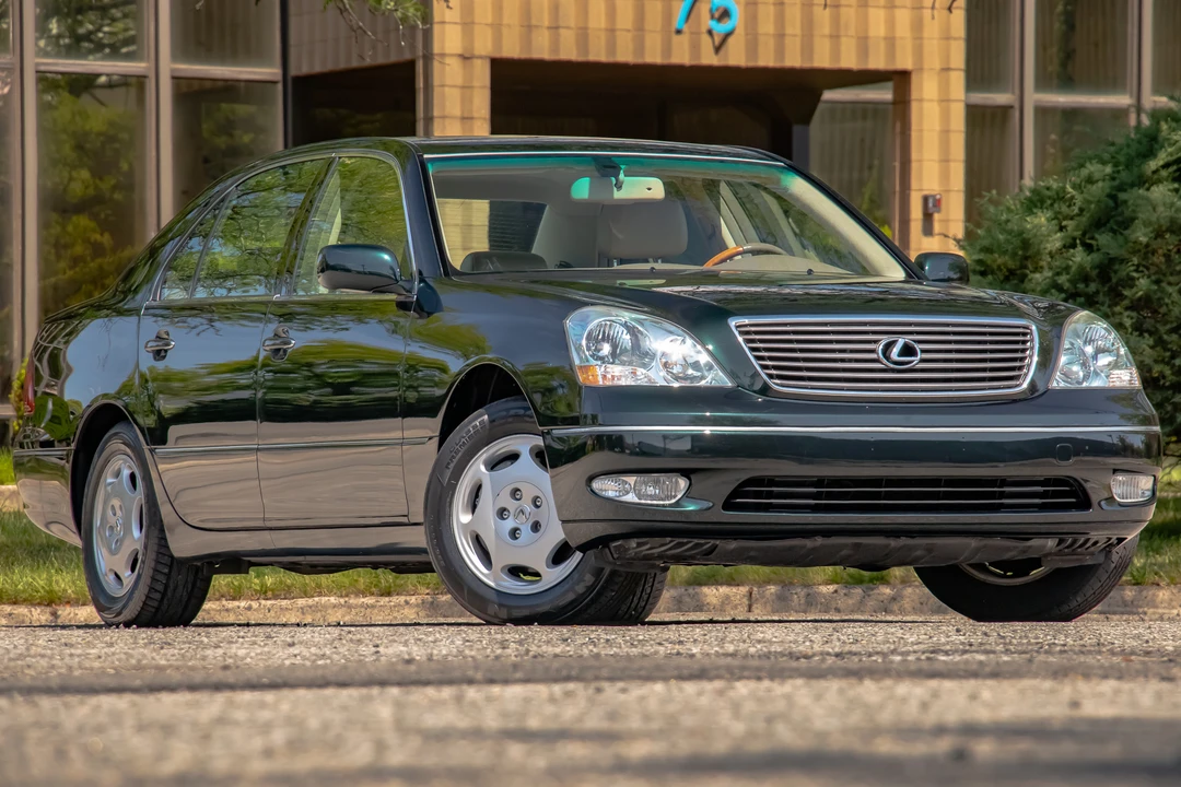 2001 Lexus LS 3rd Gen - Image 23 of 31