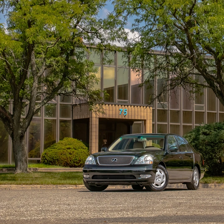 2001 Lexus LS 3rd Gen - Image 3 of 31