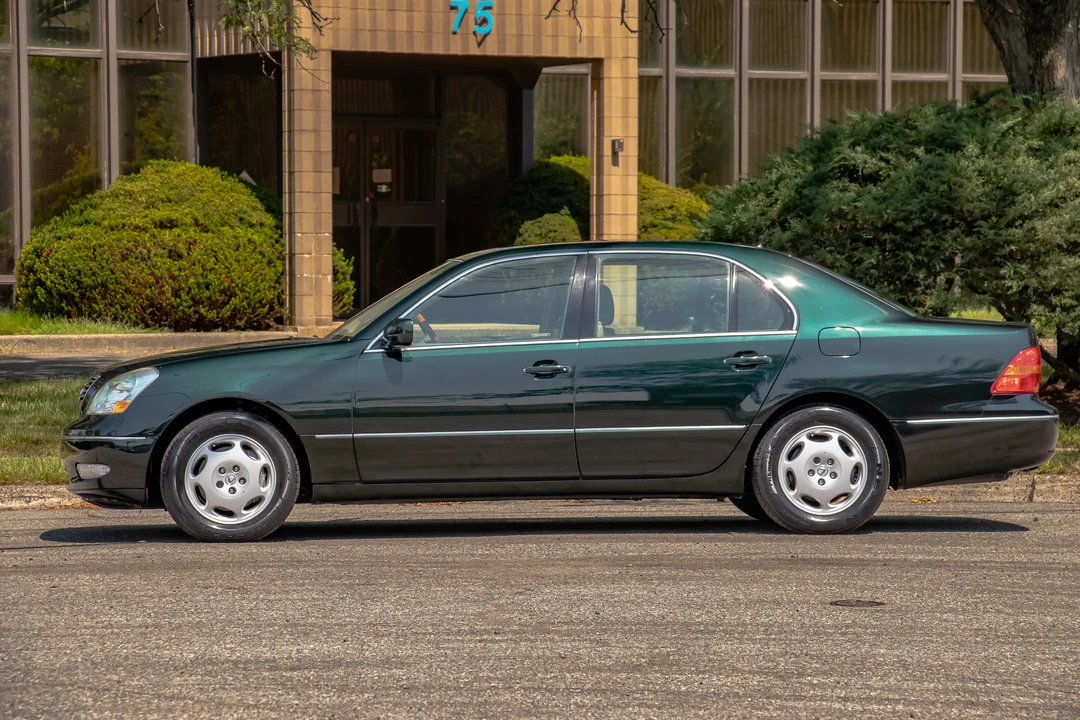 2001 Lexus LS 3rd Gen - Image 11 of 31