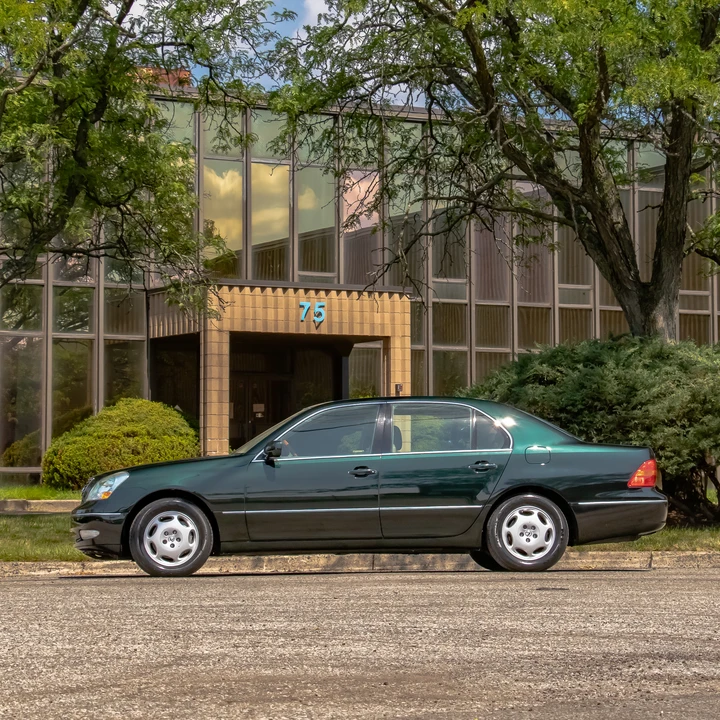 2001 Lexus LS 3rd Gen - Image 9 of 31