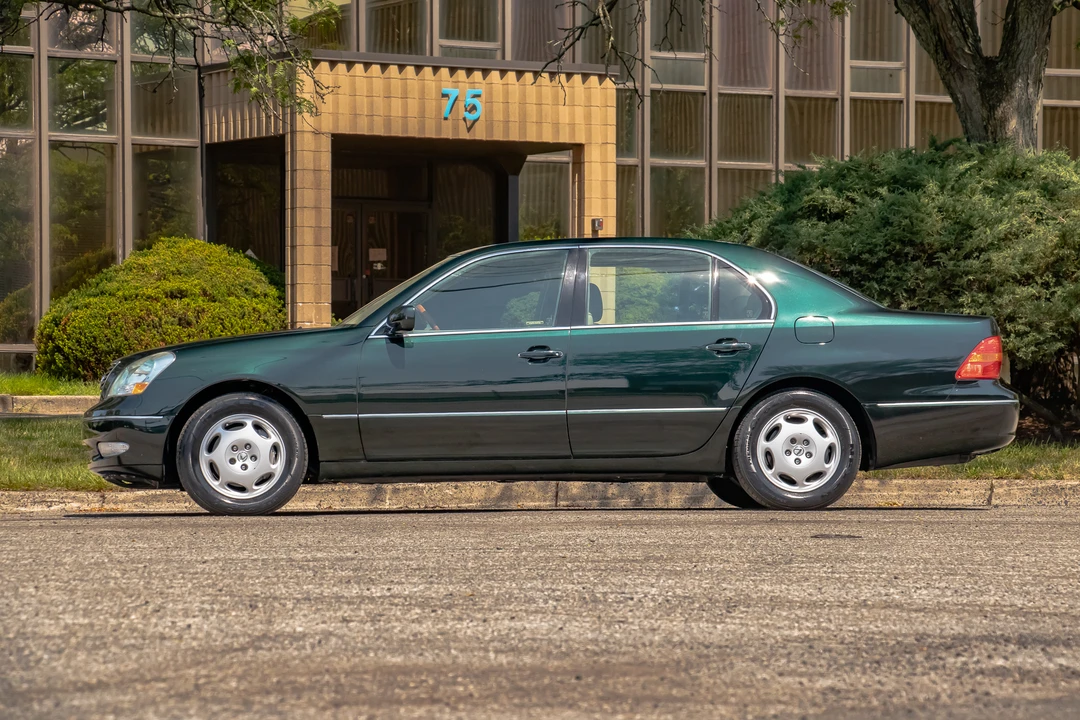 2001 Lexus LS 3rd Gen - Image 10 of 31