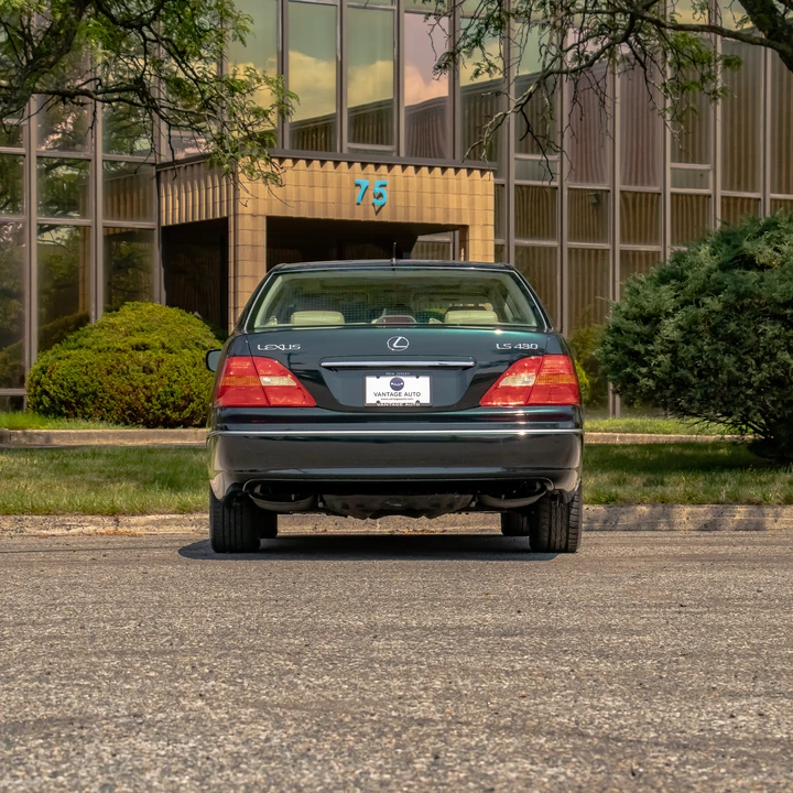 2001 Lexus LS 3rd Gen - Image 13 of 31