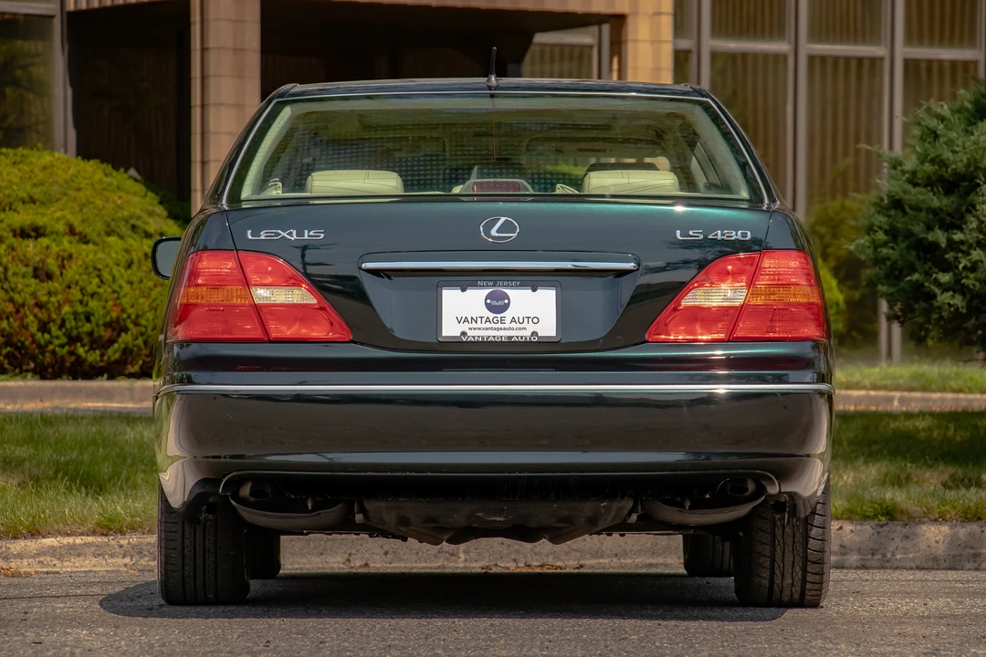 2001 Lexus LS 3rd Gen - Image 15 of 31