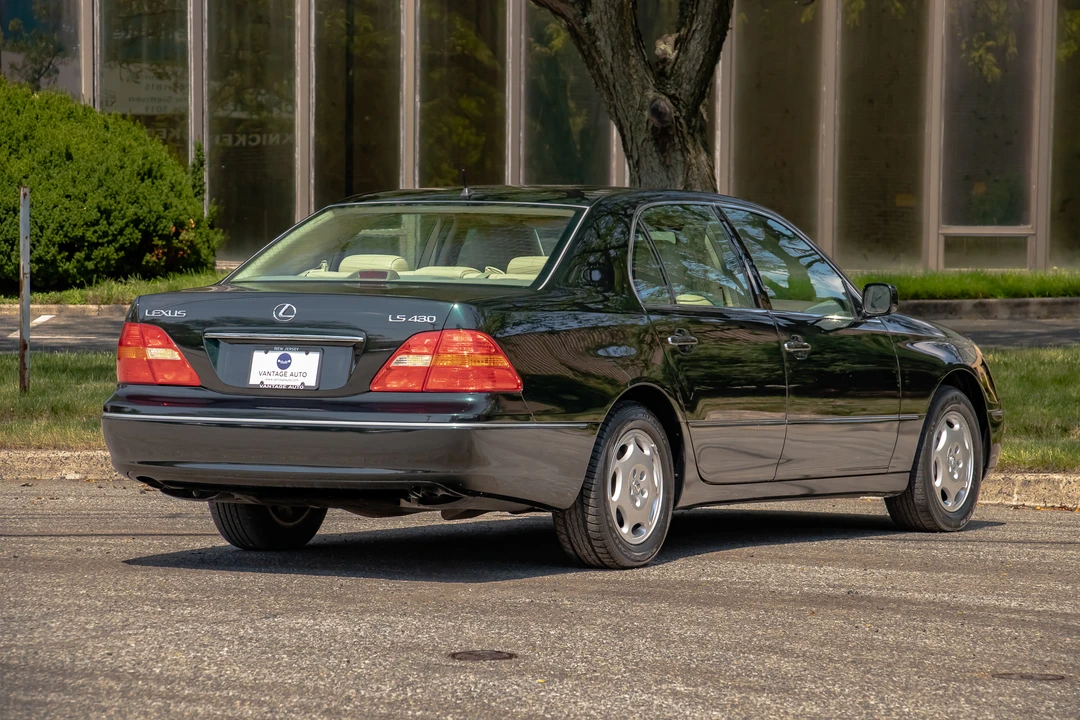 2001 Lexus LS 3rd Gen - Image 17 of 31