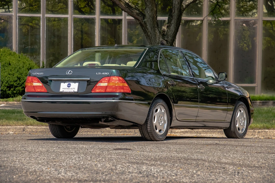 2001 Lexus LS 3rd Gen - Image 16 of 31