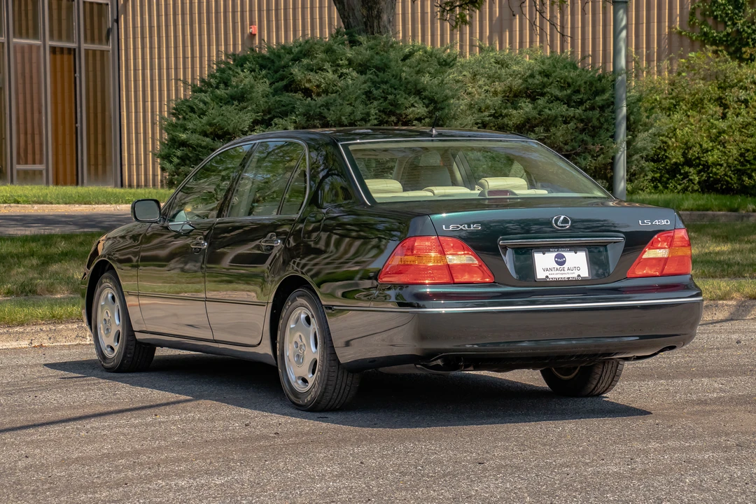 2001 Lexus LS 3rd Gen - Image 12 of 31