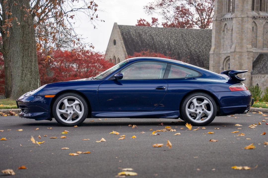2001 Porsche 996 Carrera 4 - Image 8 of 31