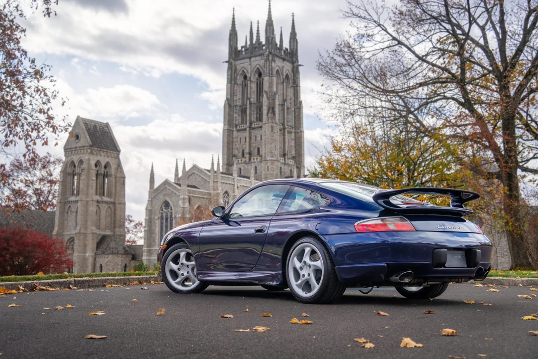 2001 Porsche 996 Carrera 4 - Image 10 of 31