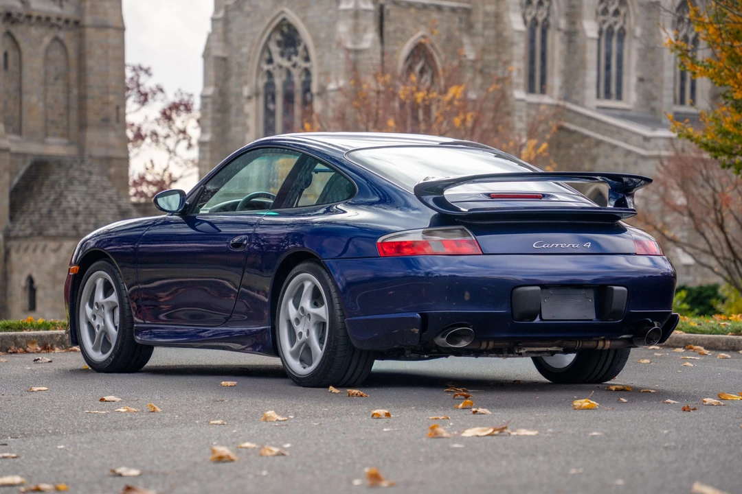2001 Porsche 996 Carrera 4 - Image 11 of 31