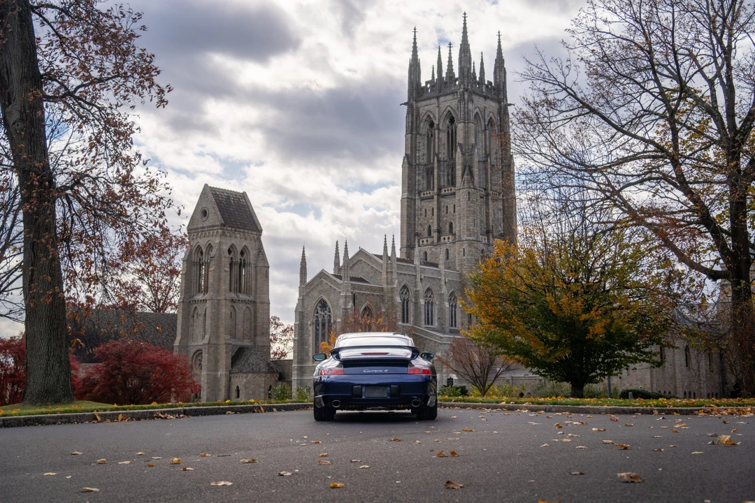 2001 Porsche 996 Carrera 4 - Image 12 of 31