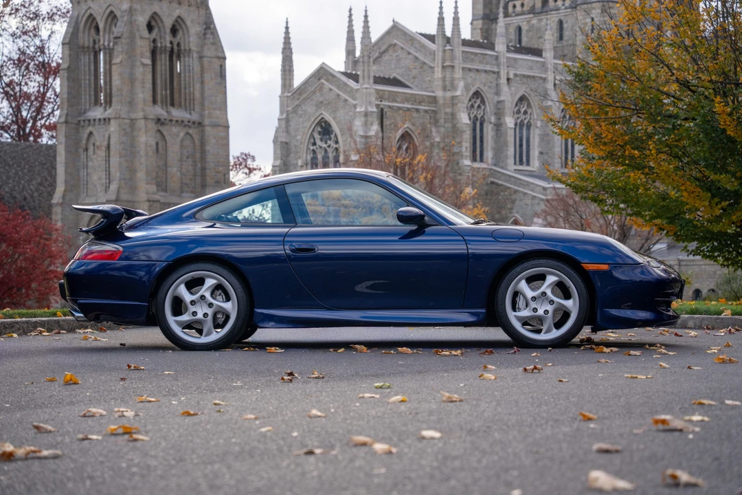2001 Porsche 996 Carrera 4 - Image 17 of 31