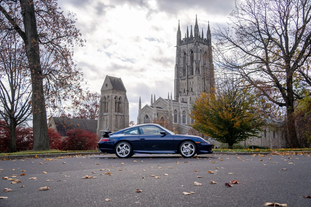 2001 Porsche 996 Carrera 4 - Image 16 of 31
