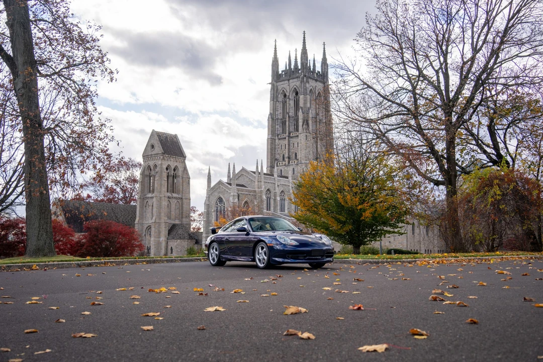 2001 Porsche 996 Carrera 4 - Image 18 of 31