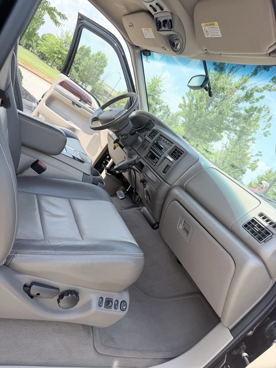 2002 Ford Excursion - Image 26 of 31