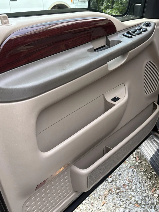 2002 Ford Excursion - Image 25 of 31