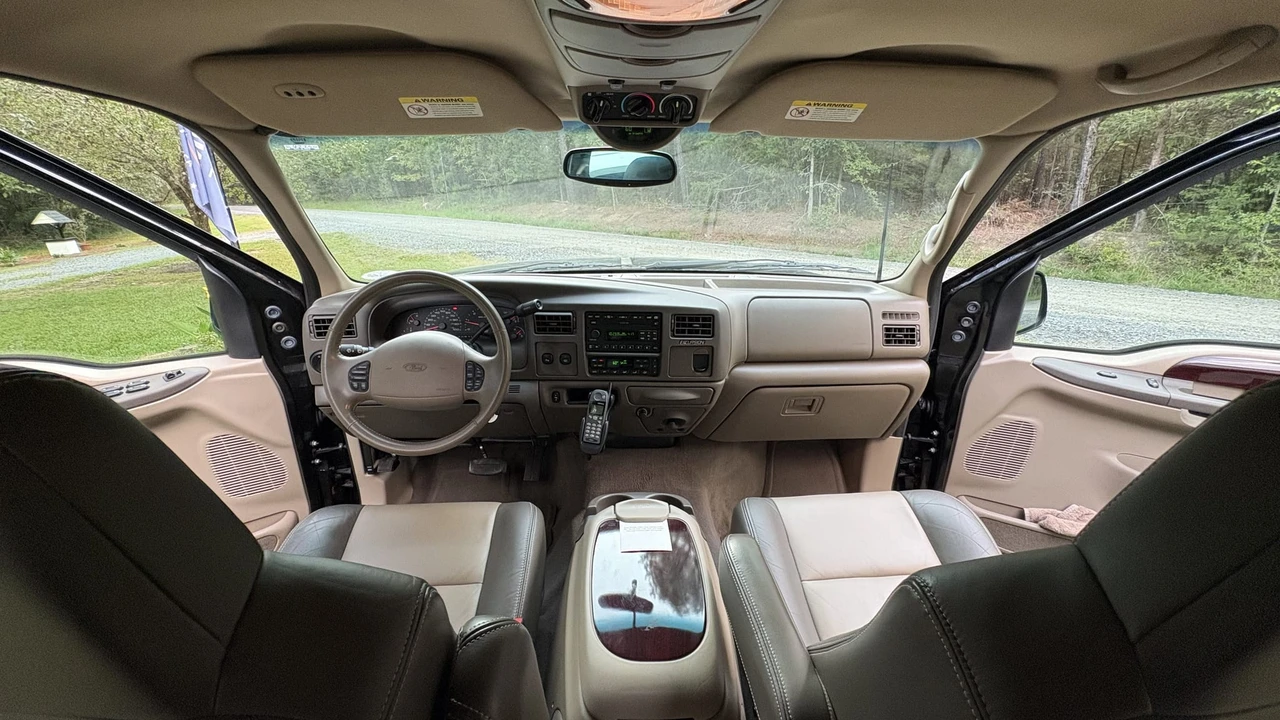 2002 Ford Excursion - Image 28 of 31