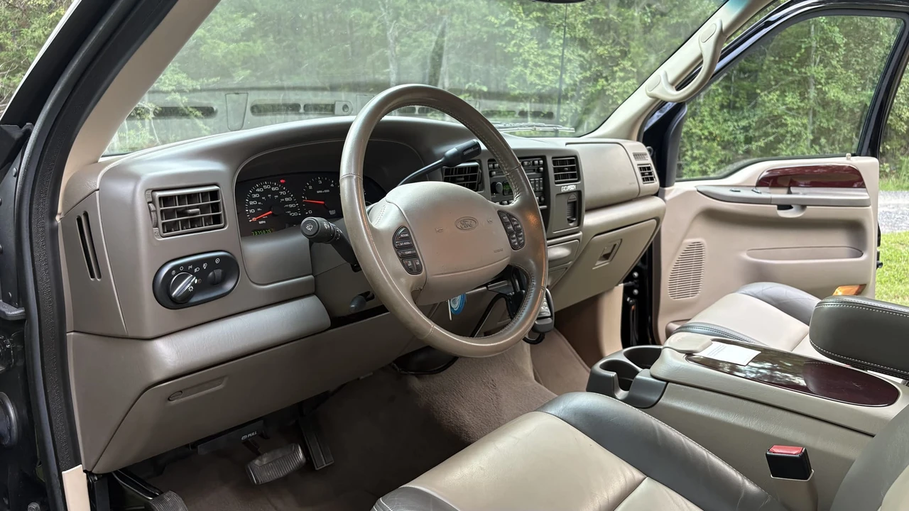 2002 Ford Excursion - Image 29 of 31