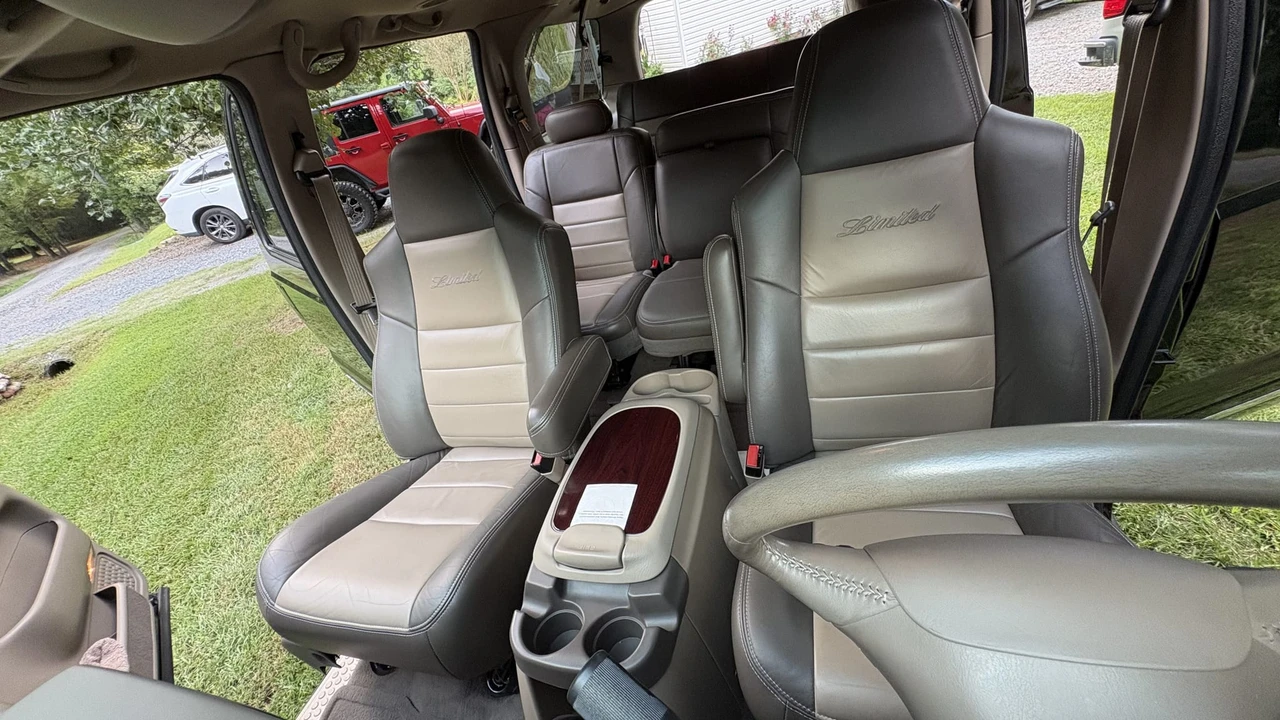 2002 Ford Excursion - Image 23 of 31
