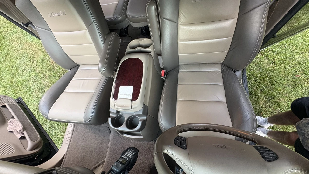 2002 Ford Excursion - Image 24 of 31