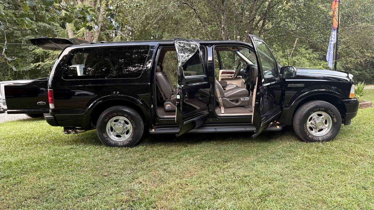 2002 Ford Excursion - Image 10 of 31