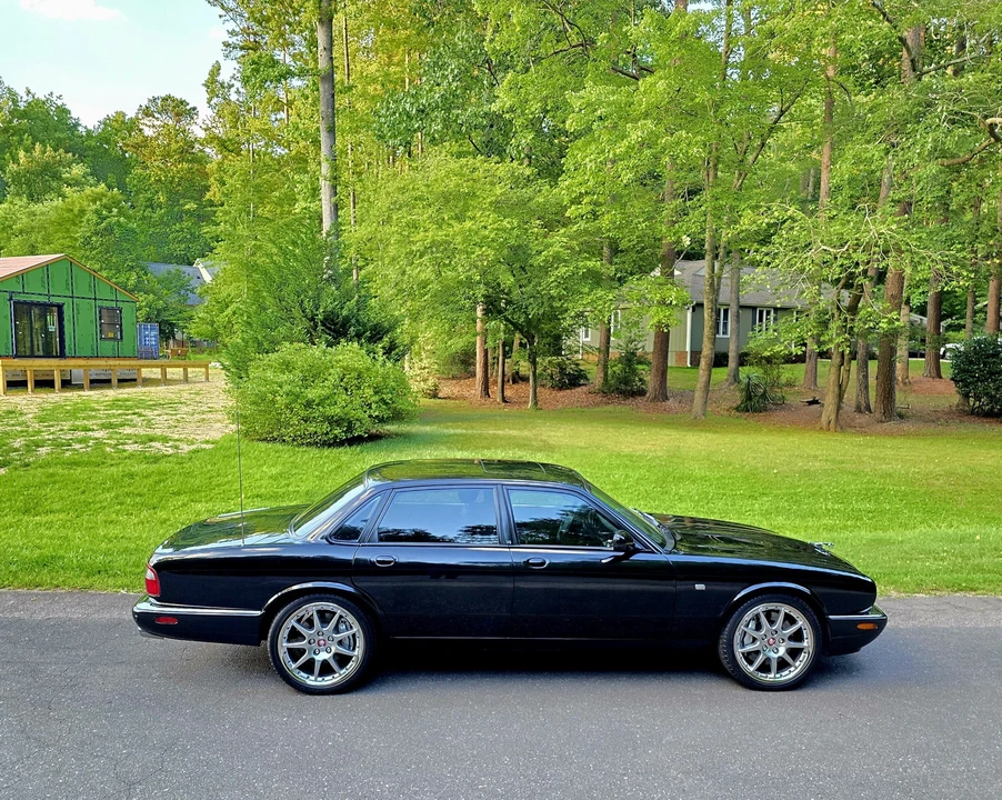 2002 Jaguar X308 XJR - Image 12 of 31