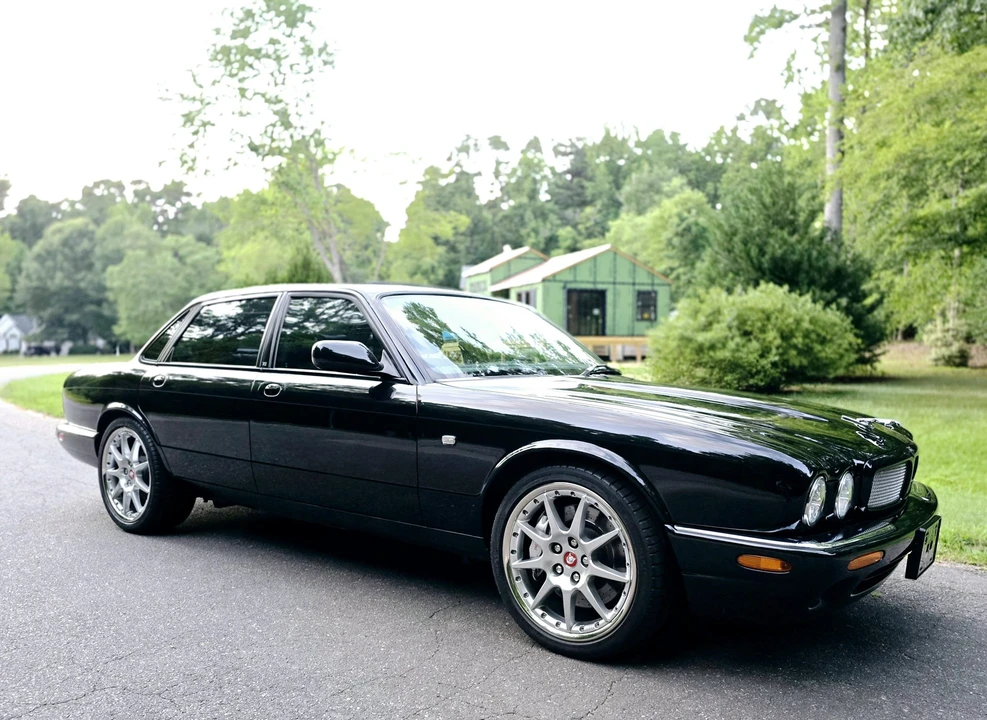 2002 Jaguar X308 XJR - Image 11 of 31