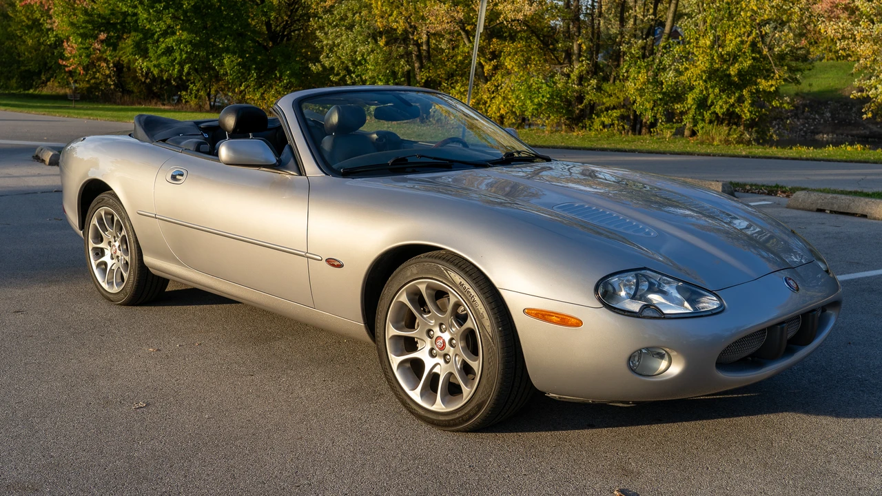 2002 Jaguar X100 XKR - Image 8 of 31