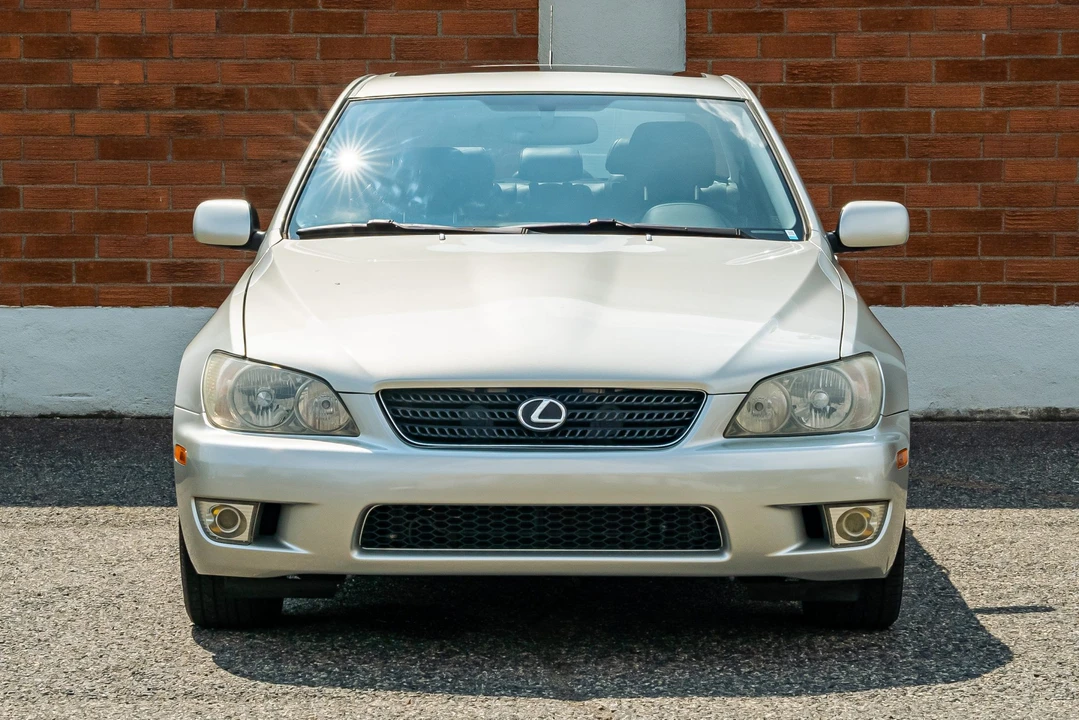 2002 Lexus IS 1st Gen - Image 17 of 31