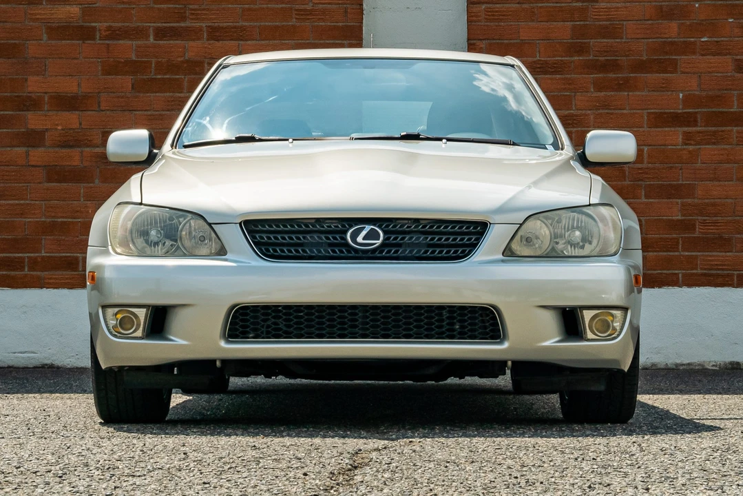 2002 Lexus IS 1st Gen - Image 16 of 31