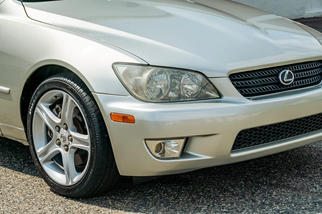 2002 Lexus IS 1st Gen - Image 18 of 31