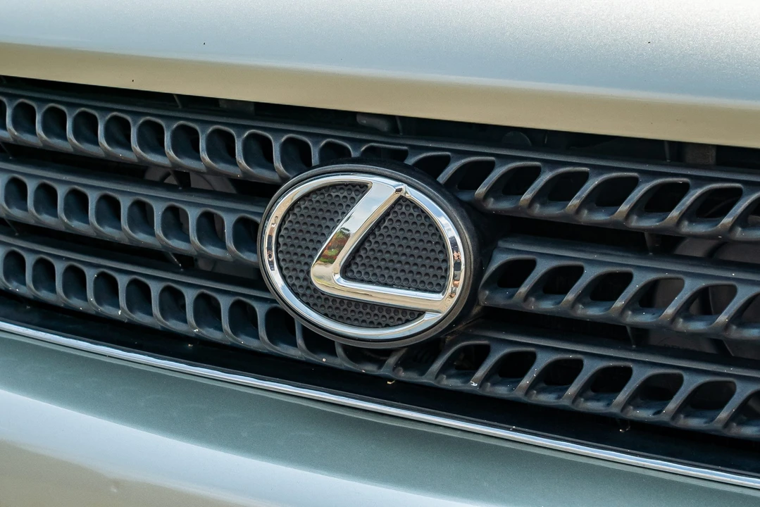 2002 Lexus IS 1st Gen - Image 25 of 31