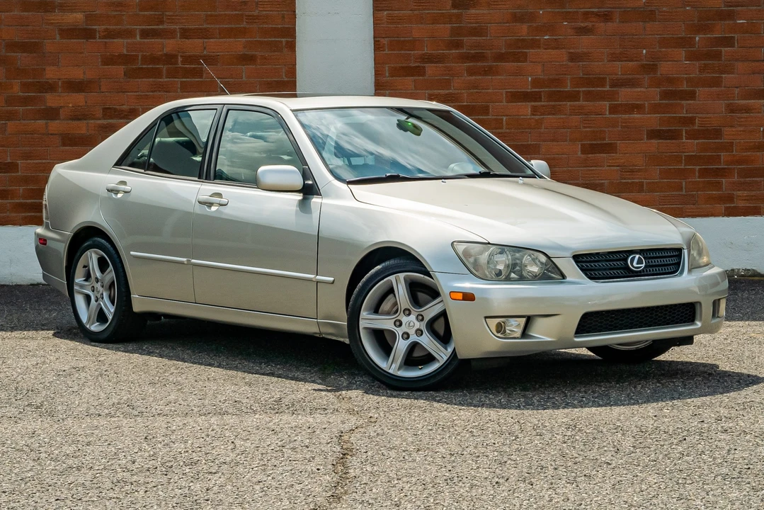 2002 Lexus IS 1st Gen - Image 15 of 31