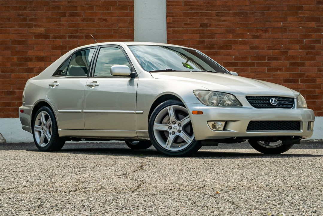 2002 Lexus IS 1st Gen - Image 14 of 31