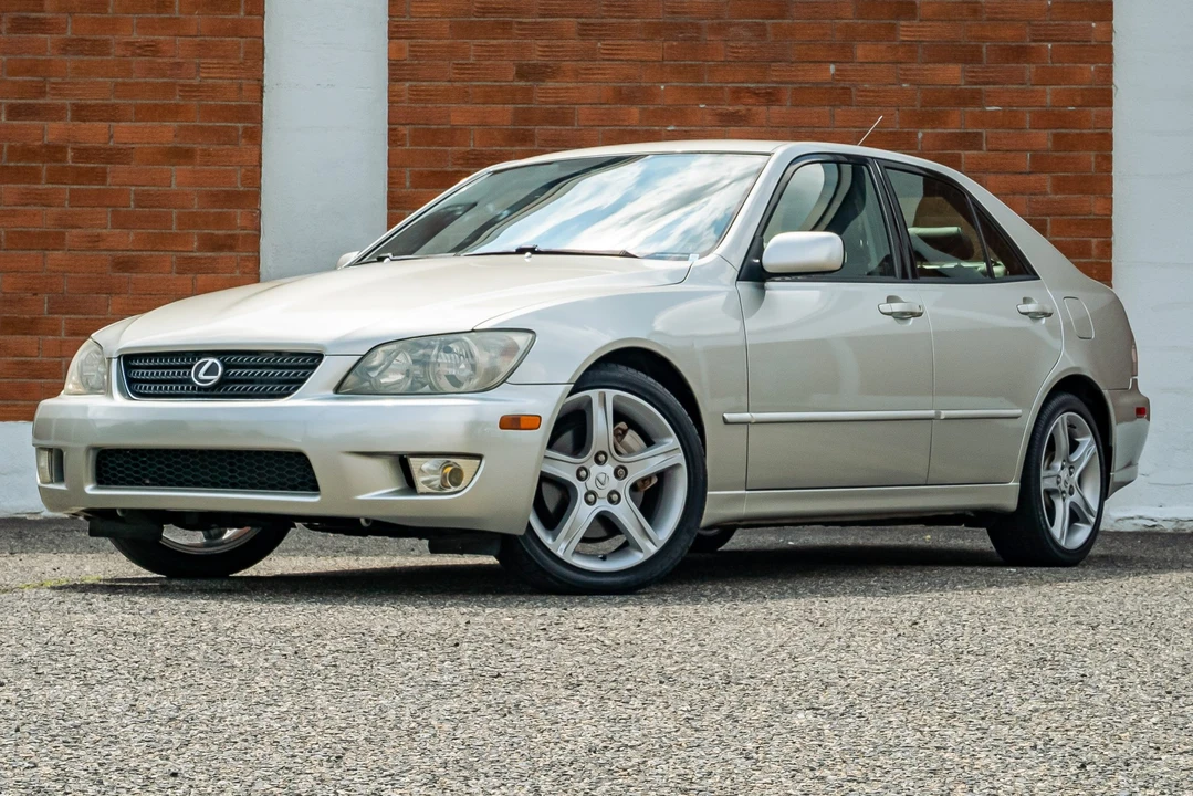2002 Lexus IS 1st Gen - Image 2 of 31