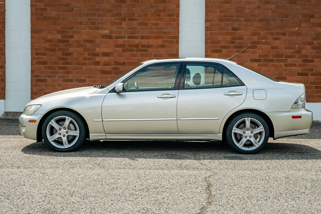 2002 Lexus IS 1st Gen - Image 3 of 31