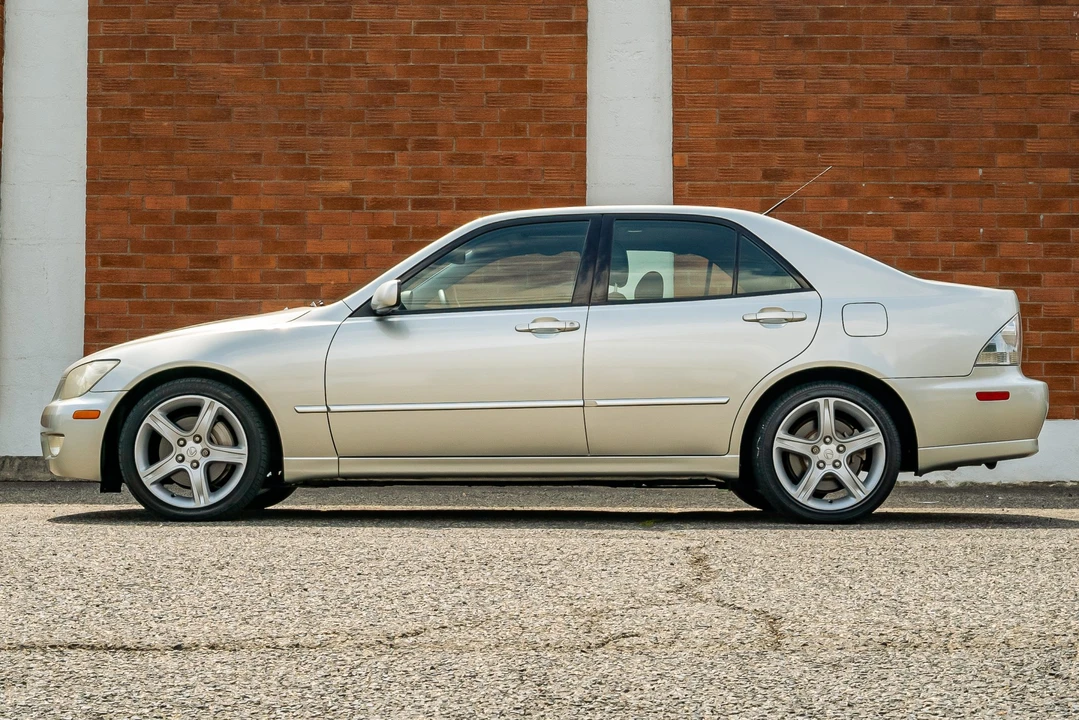 2002 Lexus IS 1st Gen - Image 4 of 31